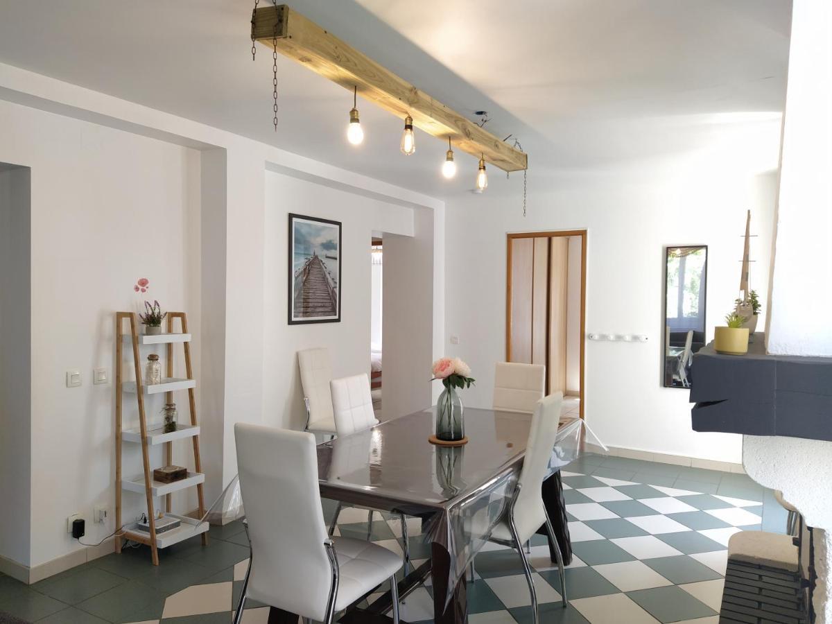 אונדרה Maison Christy, Spacieux, Calme Avec Jardin מראה חיצוני תמונה